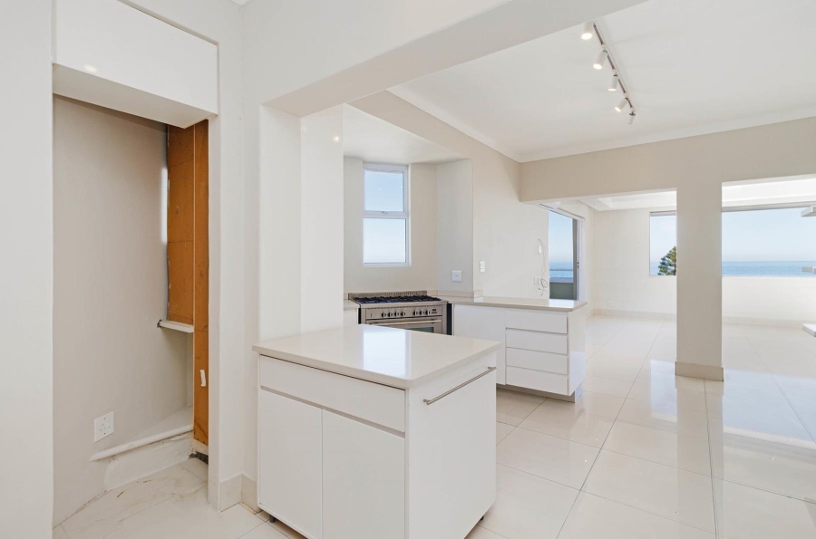 3 Bedroom Property for Sale in Sea Point Western Cape